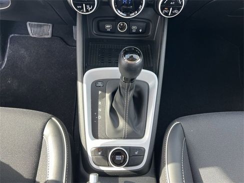 Used 2023 Hyundai Venue Limited image 22