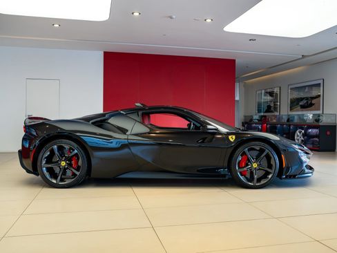 Used 2021 Ferrari SF90 Stradale AWD/4WD image 7