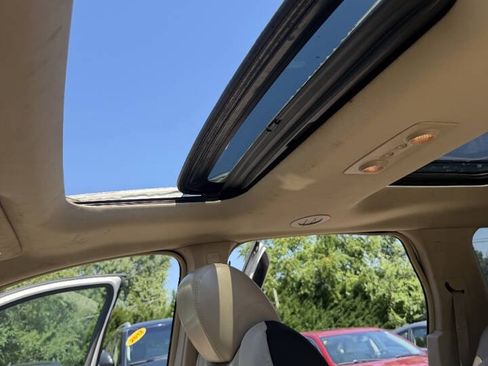 Used 2008 Saturn Outlook XR w/ Premium Trim Package FWD image 18