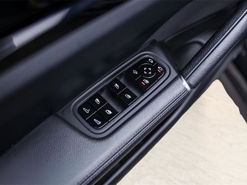 Used 2020 Porsche Cayenne S image 29