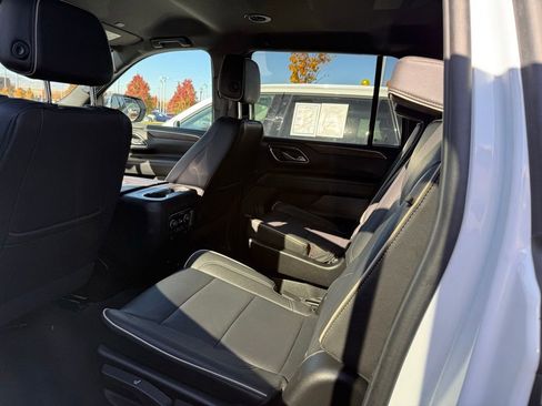 Used 2023 Chevrolet Suburban Premier image 28