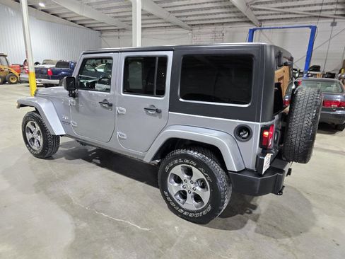 Used 2017 Jeep Wrangler Unlimited Sahara w/ Connectivity Group image 7
