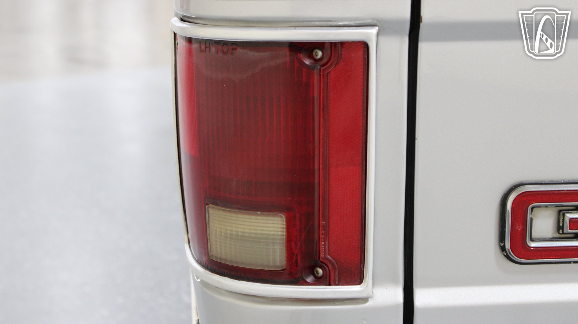 Used 1990 GMC Suburban 2WD image 9