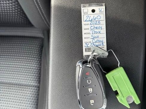 Used 2025 Chevrolet Trax LT w/ LT Convenience Package image 34
