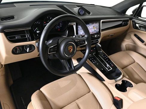 Certified 2024 Porsche Macan image 4
