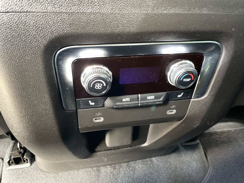 Used 2024 GMC Yukon AT4 w/ Technology Package AWD/4WD image 14