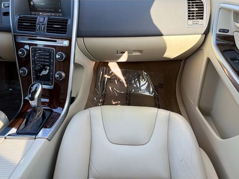 Used 2015 Volvo XC60 T5 Platinum image 19