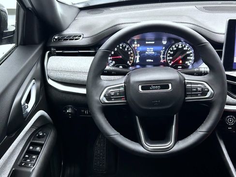 Used 2024 Jeep Compass Latitude AWD/4WD image 12