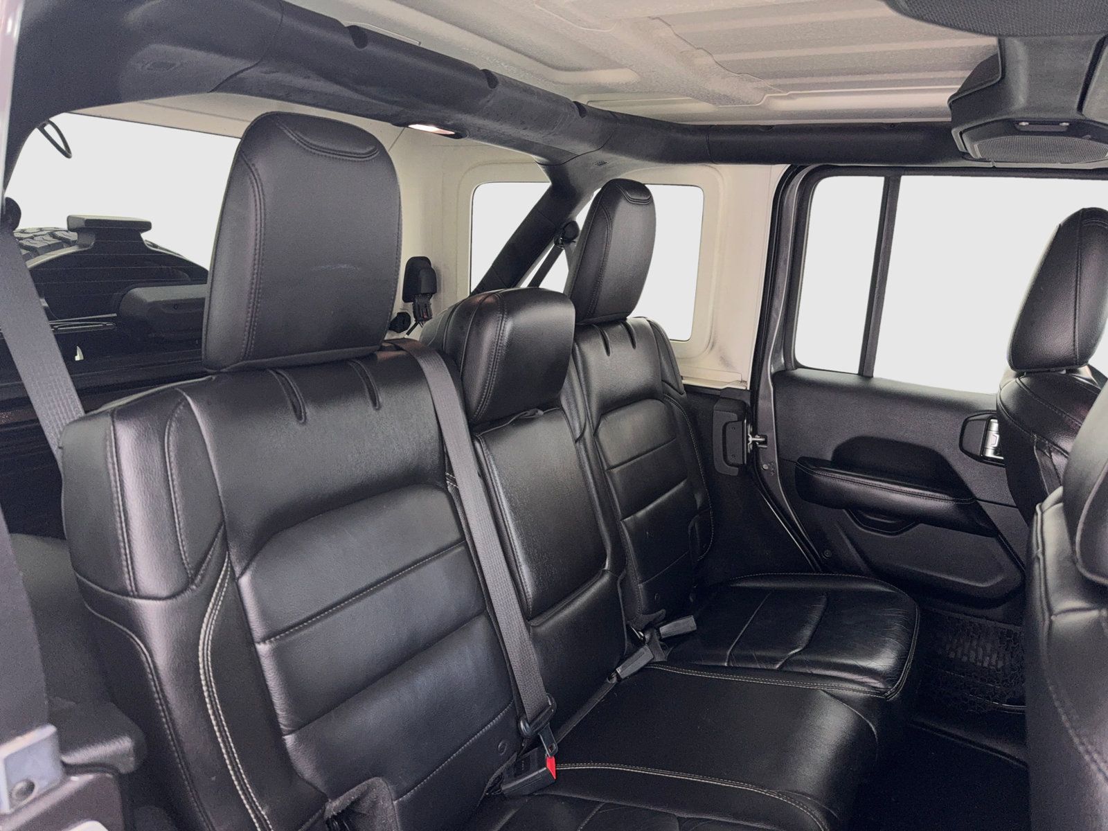 Used 2018 Jeep Wrangler Unlimited Sahara AWD/4WD image 40
