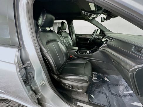 Certified 2025 Jeep Grand Cherokee L Overland w/ Rear Seat Video Group I AWD/4WD image 43