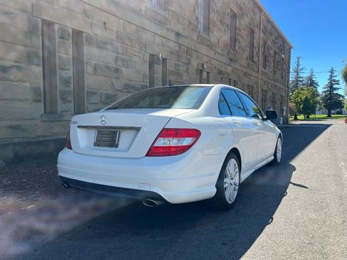 Used 2009 Mercedes-Benz C 300 Sedan image 7