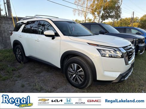 Used 2024 Nissan Pathfinder SL image 1