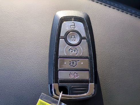 Used 2022 Lincoln Nautilus Reserve image 32