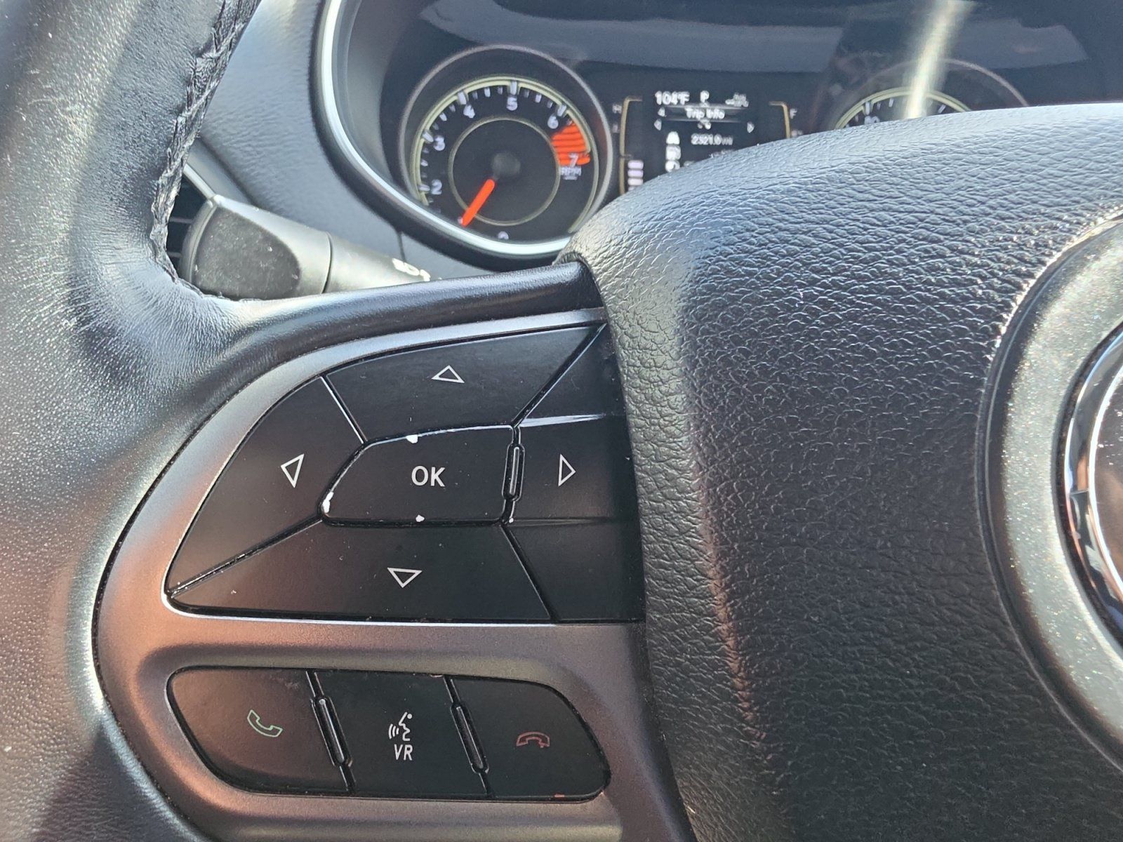 Used 2019 Jeep Cherokee Latitude w/ Cold Weather Group AWD/4WD image 11