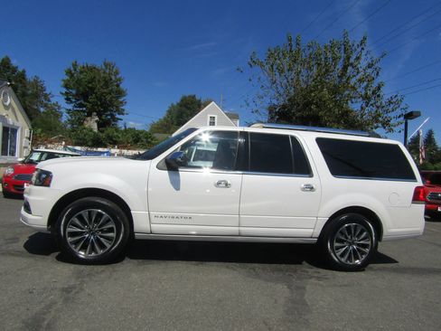 Used 2016 Lincoln Navigator L Select image 4