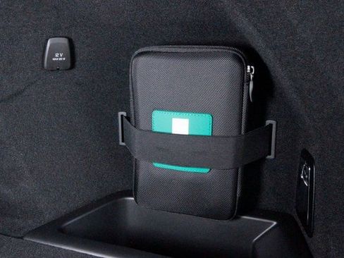 Certified 2025 Volvo XC90 T8 Plus w/ Protection Package Premier image 8