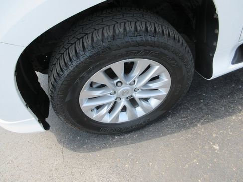 Used 2018 Lexus GX 460 Premium w/ Premium Package AWD/4WD image 14