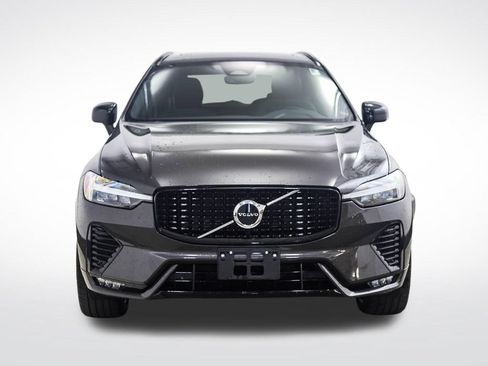 Used 2022 Volvo XC60 B6 R-Design w/ Protection Package Premier AWD/4WD image 8