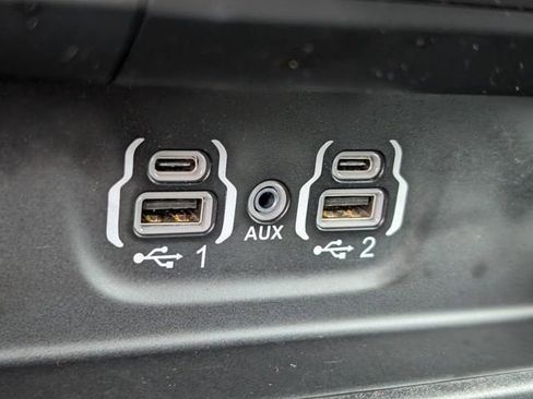 Used 2024 RAM 1500 Laramie AWD/4WD image 18