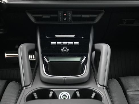 Certified 2026 Porsche Cayenne GTS AWD/4WD image 10