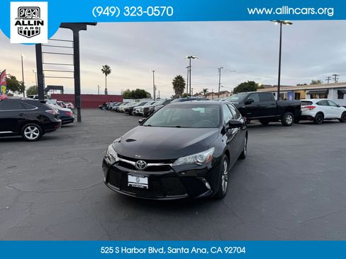Used 2017 Toyota Camry SE w/ Moonroof Package FWD image 1