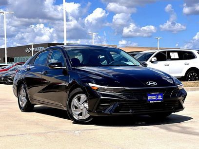 Used 2025 Hyundai Elantra SE