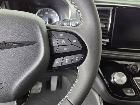 New 2026 Chrysler Pacifica Limited w/ S Appearance Package image 19