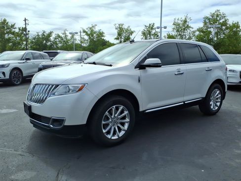 Used 2015 Lincoln MKX AWD w/ Equipment Group 102A image 3
