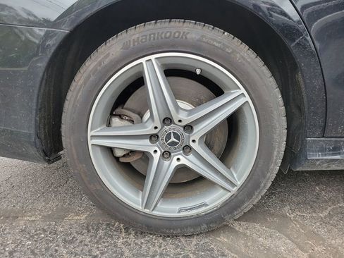 Used 2018 Mercedes-Benz E 400 4MATIC Sedan image 5