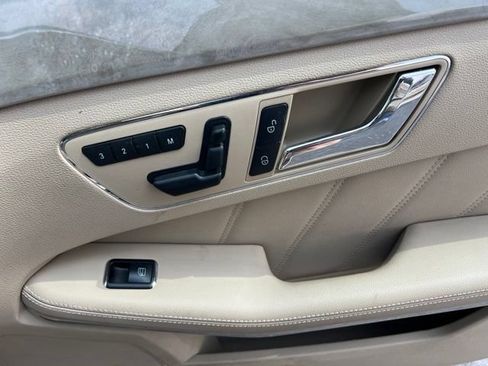 Used 2010 Mercedes-Benz E 350 4MATIC Sedan image 31