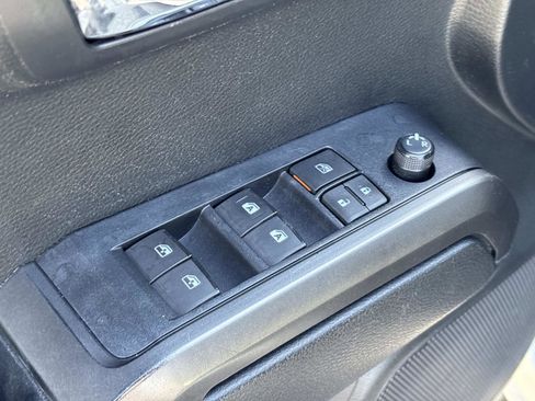 Used 2019 Toyota Tacoma TRD Sport w/ Technology Package image 13