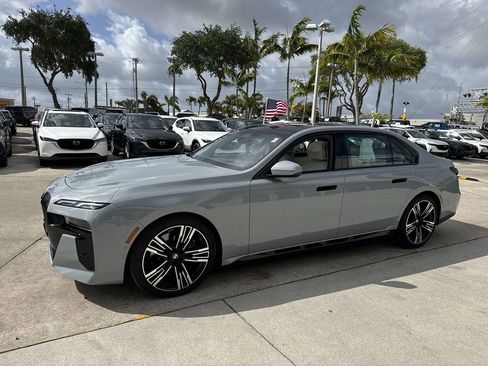 Used 2023 BMW 760i xDrive image 10