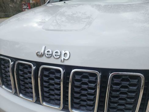 Used 2018 Jeep Grand Cherokee Limited image 3
