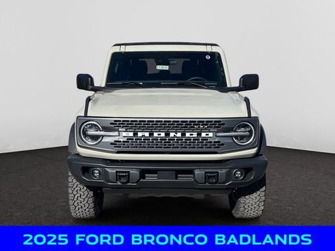 New 2025 Ford Bronco Badlands image 8