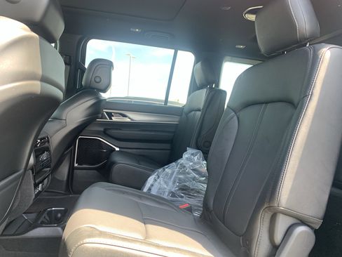 New 2026 Jeep Grand Wagoneer Limited AWD/4WD image 31