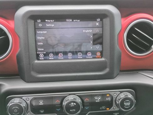 Used 2020 Jeep Wrangler Unlimited Sahara AWD/4WD image 17
