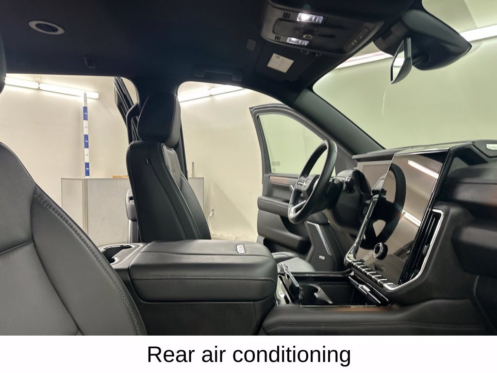 Used 2025 GMC Yukon XL Denali AWD/4WD image 23