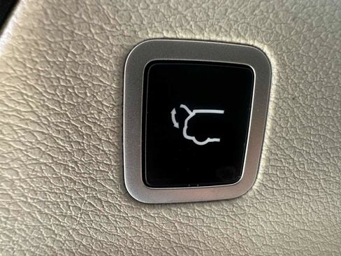 Used 2021 Chrysler Pacifica Touring-L FWD image 38