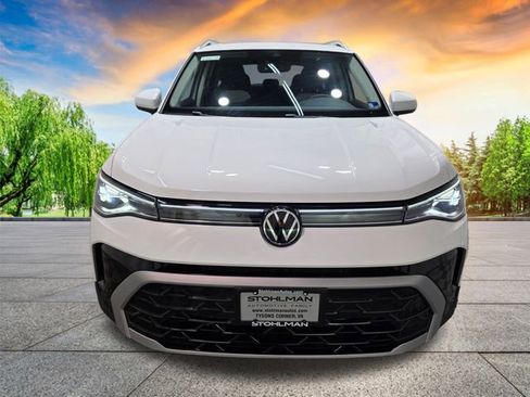 New 2026 Volkswagen Taos SEL image 9