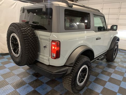 Used 2023 Ford Bronco Black Diamond w/ Sasquatch Package image 5