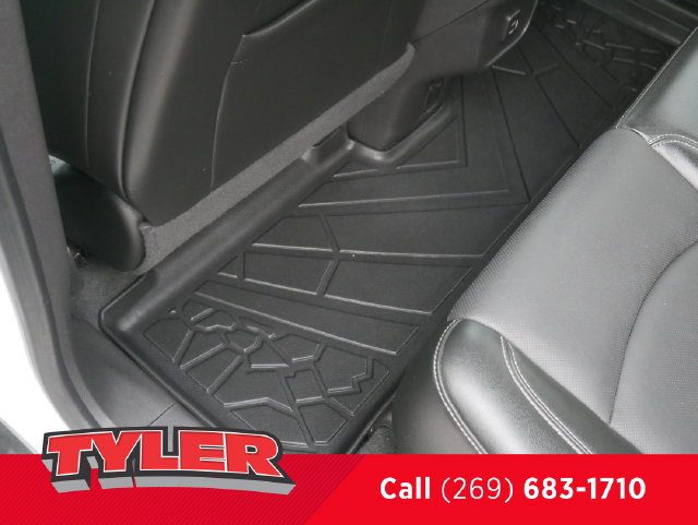 Used 2024 GMC Terrain SLT AWD/4WD image 44