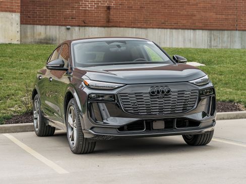 New 2027 Audi Q6 e-tron Premium Plus AWD/4WD image 2