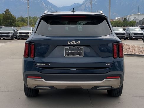 Certified 2024 Kia Sorento S w/ Panoramic Sunroof Package AWD/4WD image 4