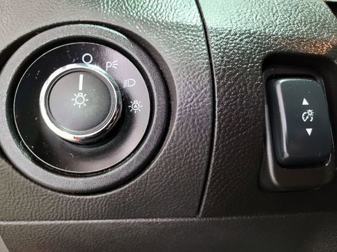 Used 2013 Ford Taurus SEL image 38