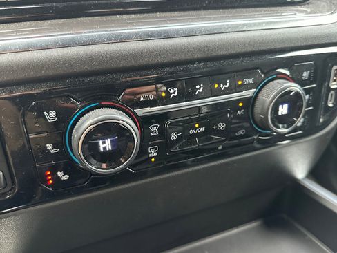 Used 2023 Chevrolet Silverado 1500 High Country w/ Technology Package image 27