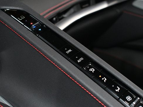 Used 2022 Chevrolet Corvette Stingray Convertible w/ Z51 Performance Package RWD image 39
