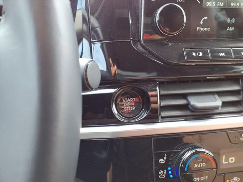 Used 2025 Nissan Pathfinder Platinum image 13