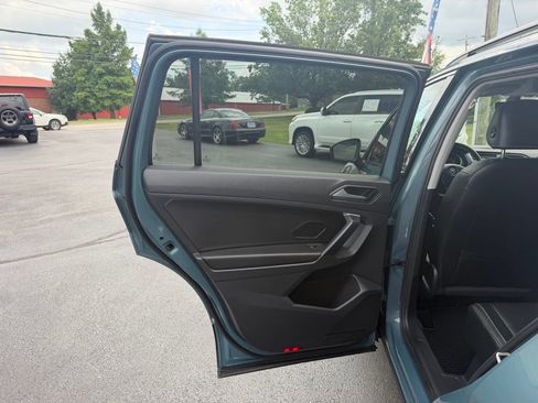 Used 2021 Volkswagen Tiguan SE FWD image 20