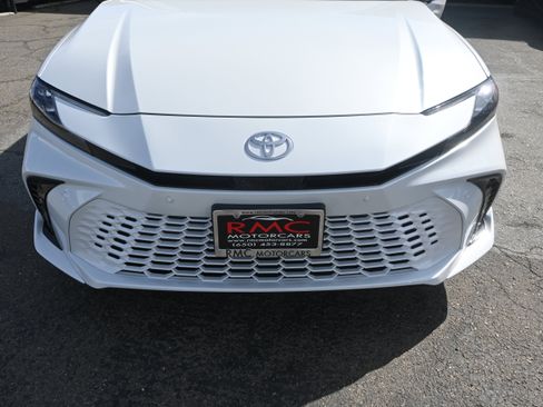 Used 2026 Toyota Camry Hybrid image 8