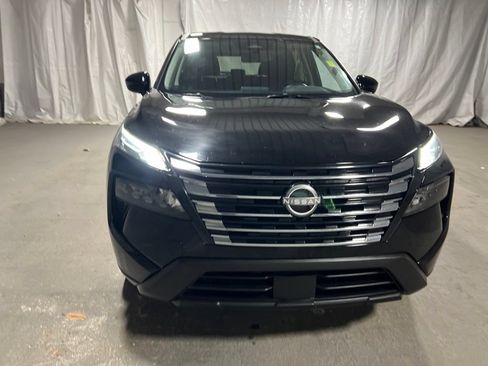 Used 2025 Nissan Rogue SV FWD image 2